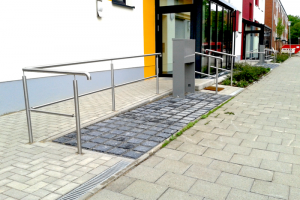 Eingangsbereich mit Abstellplätzen