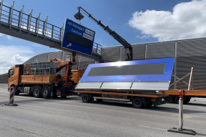 Montage Wegweiser Autobahn