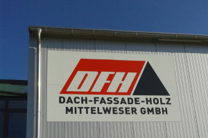 Werbung Werbeschild Fassade Digitaldruck